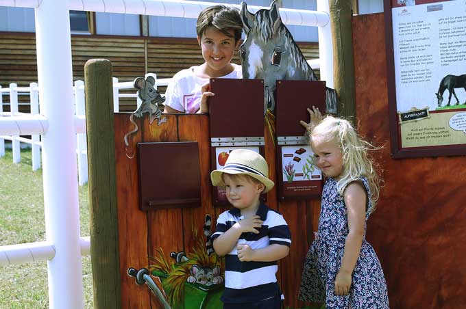 Ausflug mit Kindern in Niederösterreich - Lipizzaner Kindererlebnispfad am Heldenberg